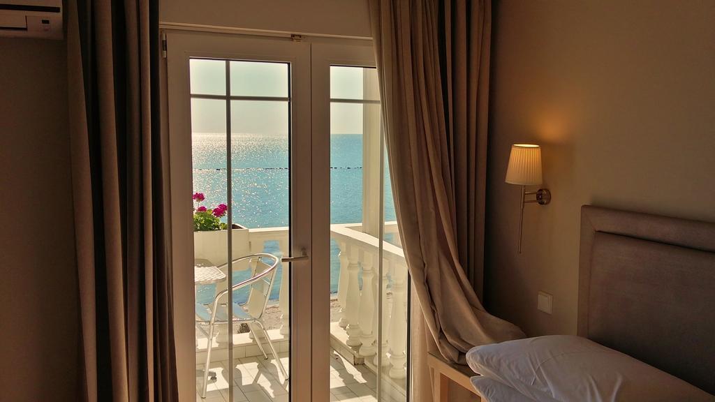 Avra Hotel